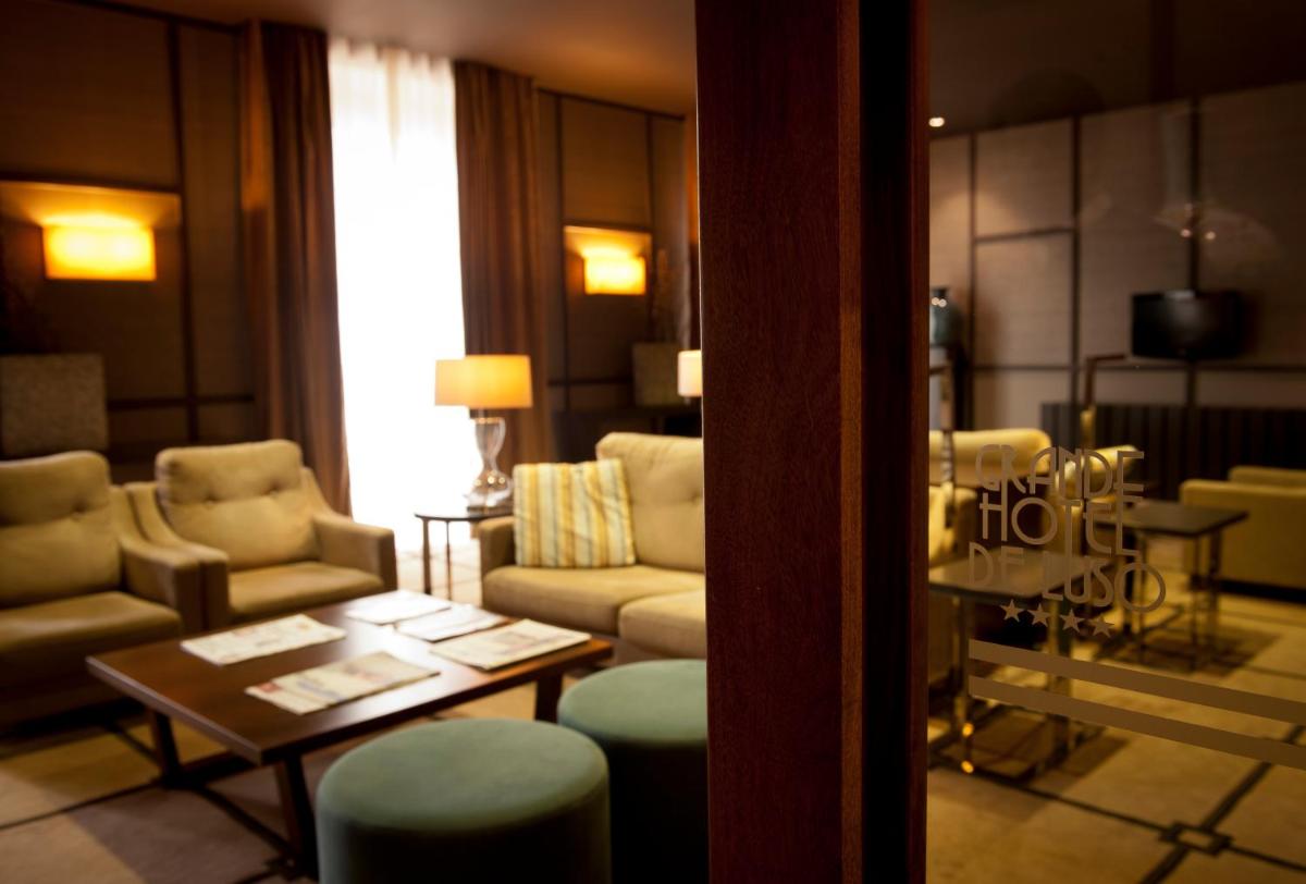 Uma área de estar em Grande Hotel De Luso