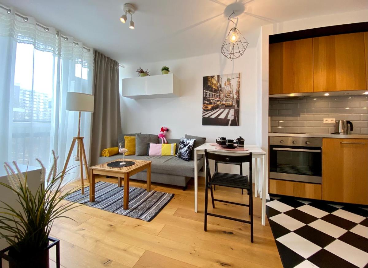 StyleComfort Flamingo House - Housity
