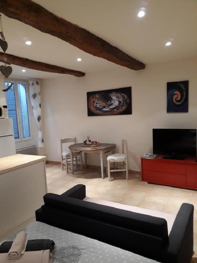 Les Capena 2 - Housity