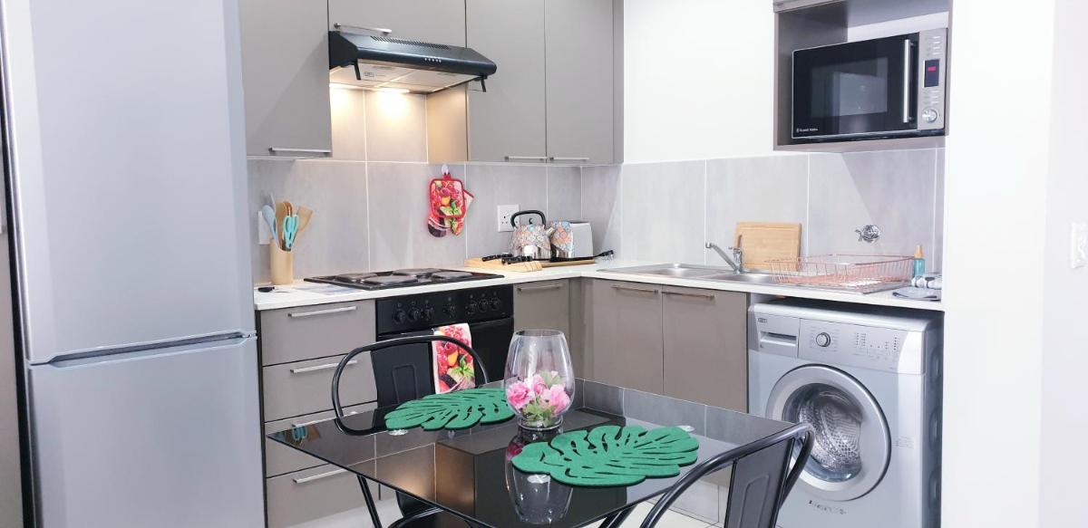 Suitetrails - Secure, Self-catering Studio in Sunninghill, Sandton
