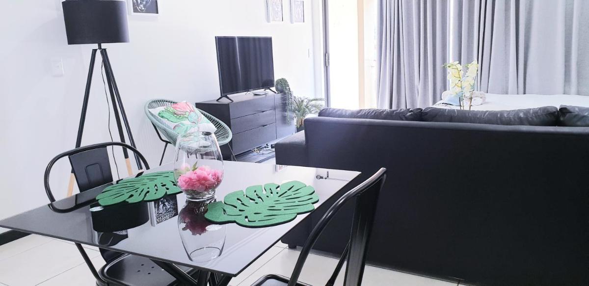 Suitetrails - Secure, Self-catering Studio in Sunninghill, Sandton