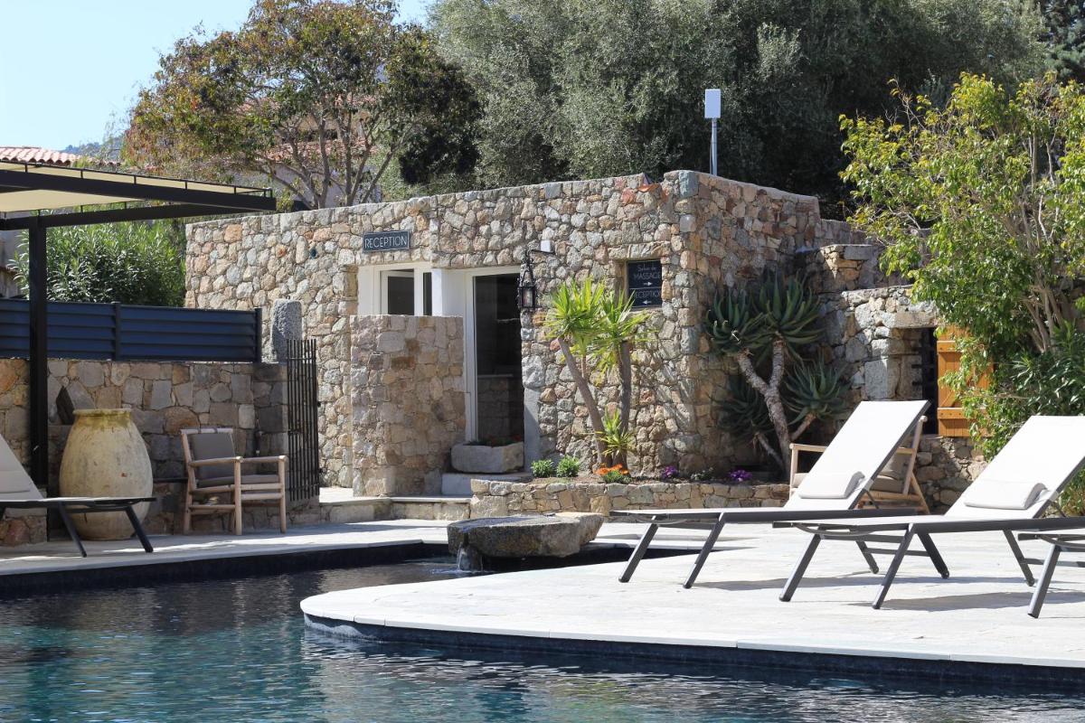 Piscine de l'établissement Hôtel Casa Rossa & Spa ou située à proximité