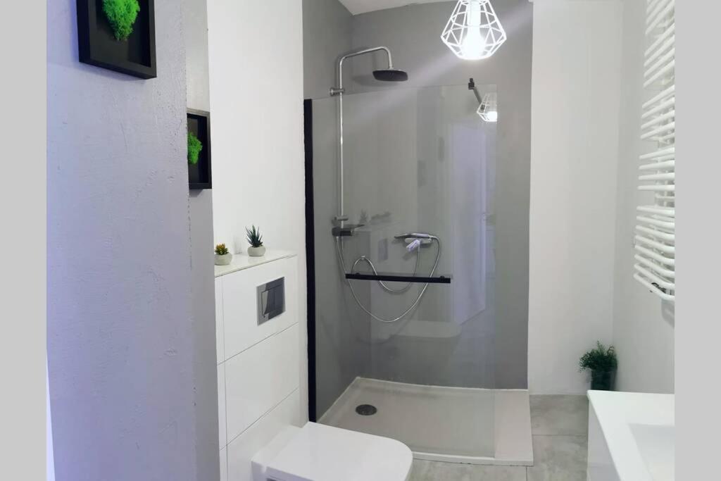 Green Apartment Promenada Gwiazd- widok na morze. - Hizvo