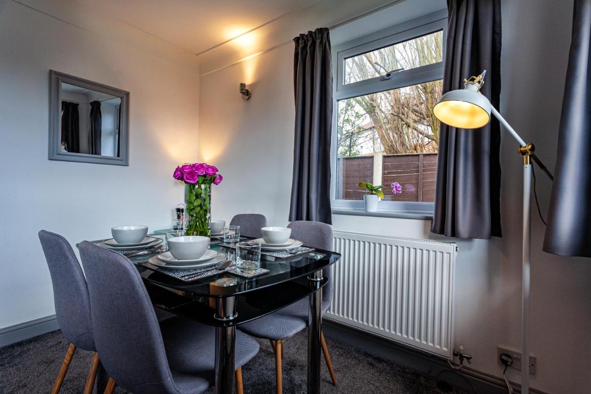 Chester Zoo Family Retreat - Housity