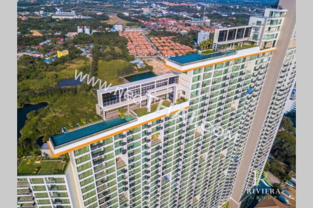 RIVIERA JOMTIEN THE LUXURY STAY In PATTAYA!! - Housity
