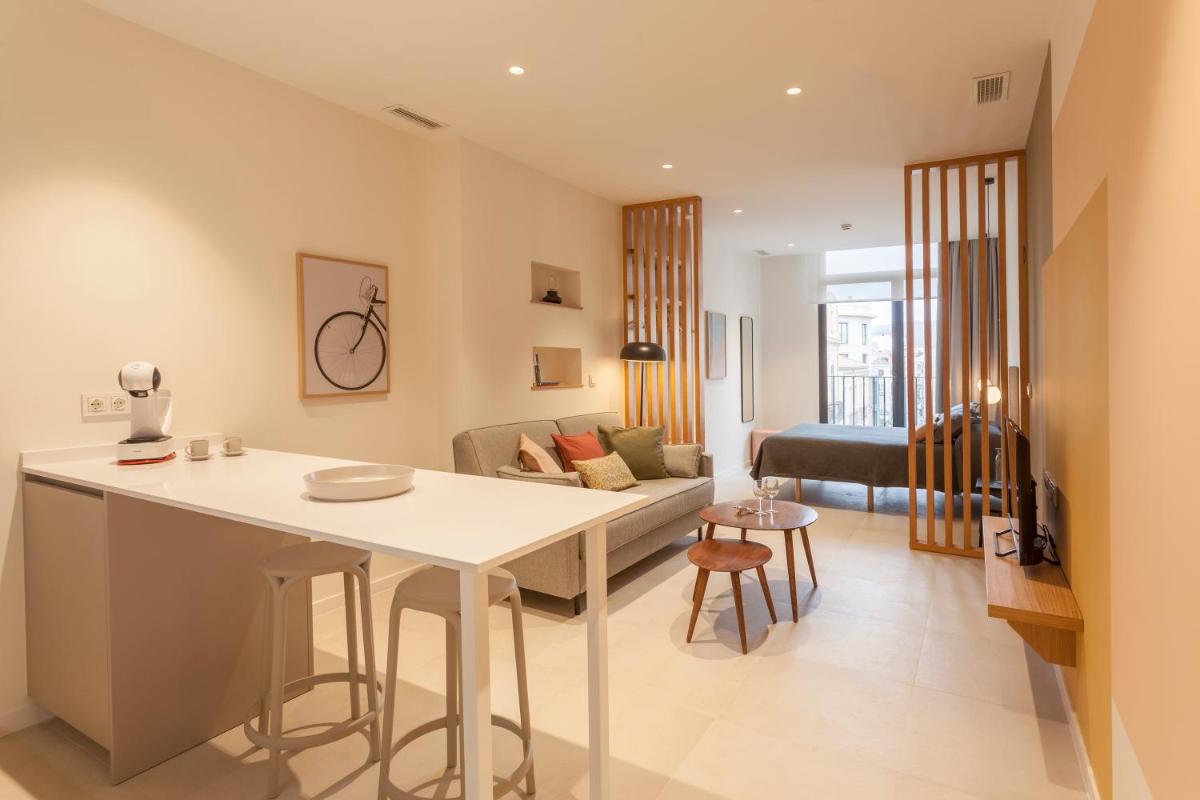 Apartamentos Málaga Premium - Calle Granada - Housity