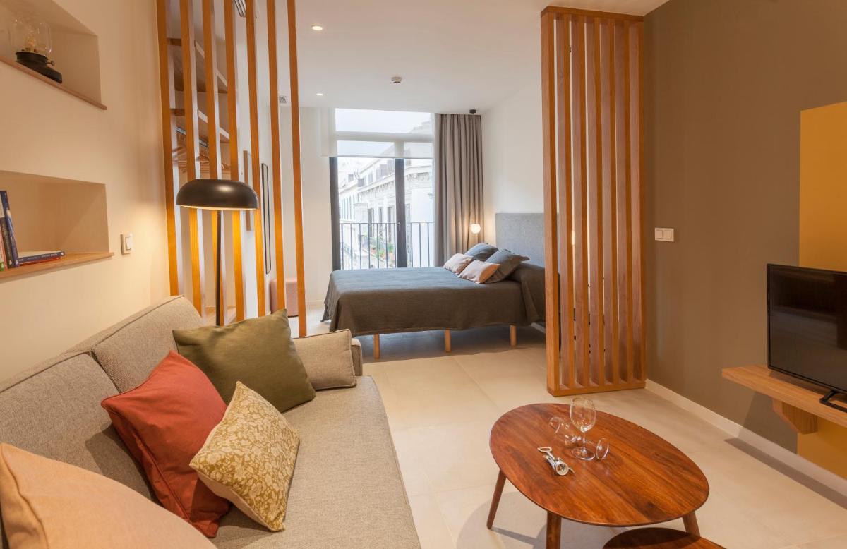 Apartamentos Málaga Premium - Calle Granada - Housity