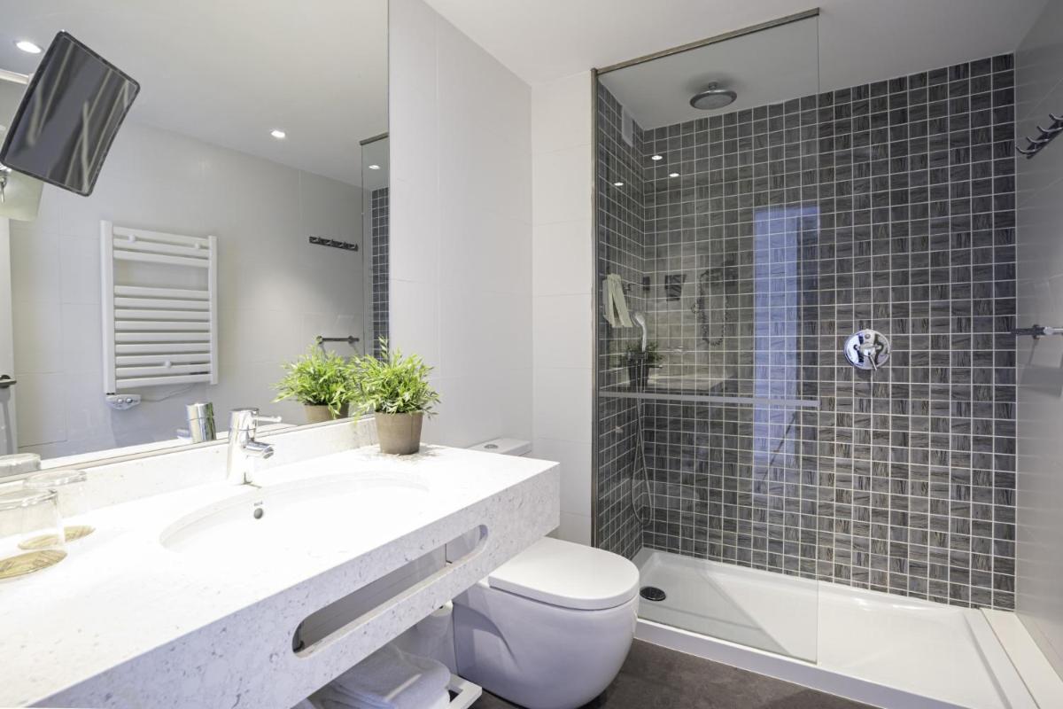 Un baño de Blaumar Hotel