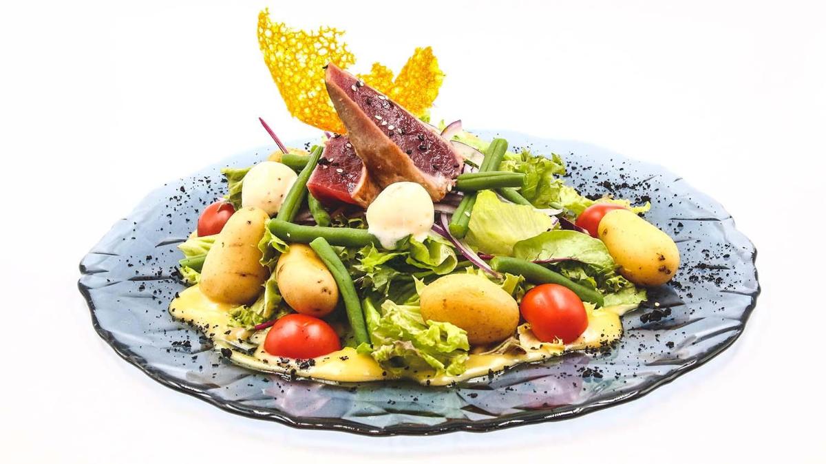 Comida en o cerca de este hotel
