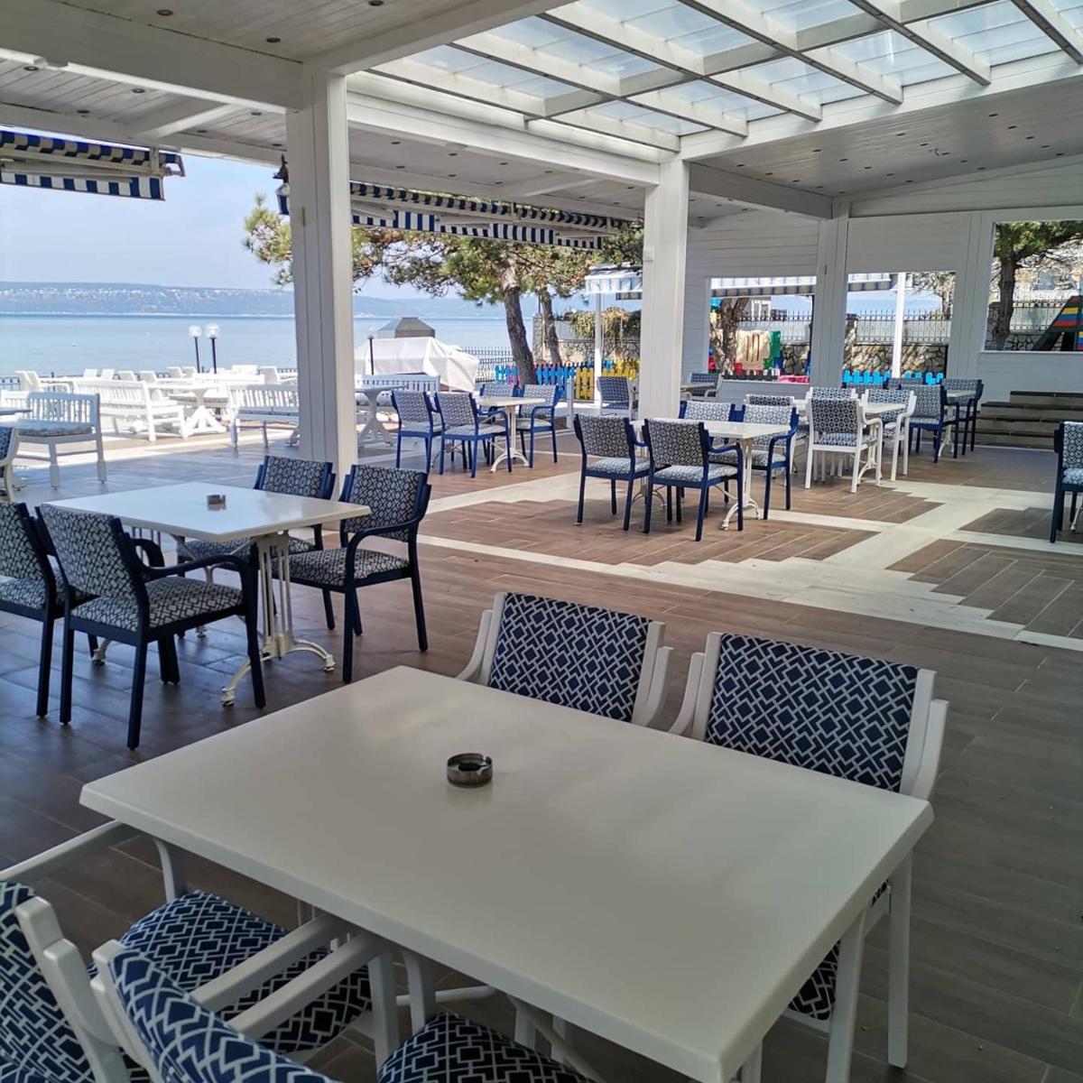 Iris Hotel & Spa - Housity