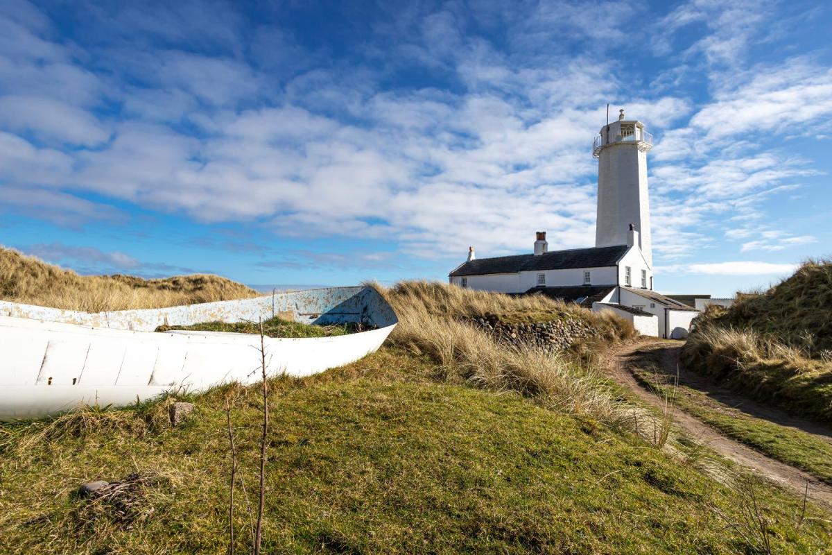 Finest Retreats - Walney Island Lighthouse - Housity