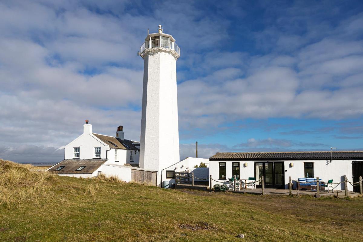 Finest Retreats - Walney Island Lighthouse - Housity