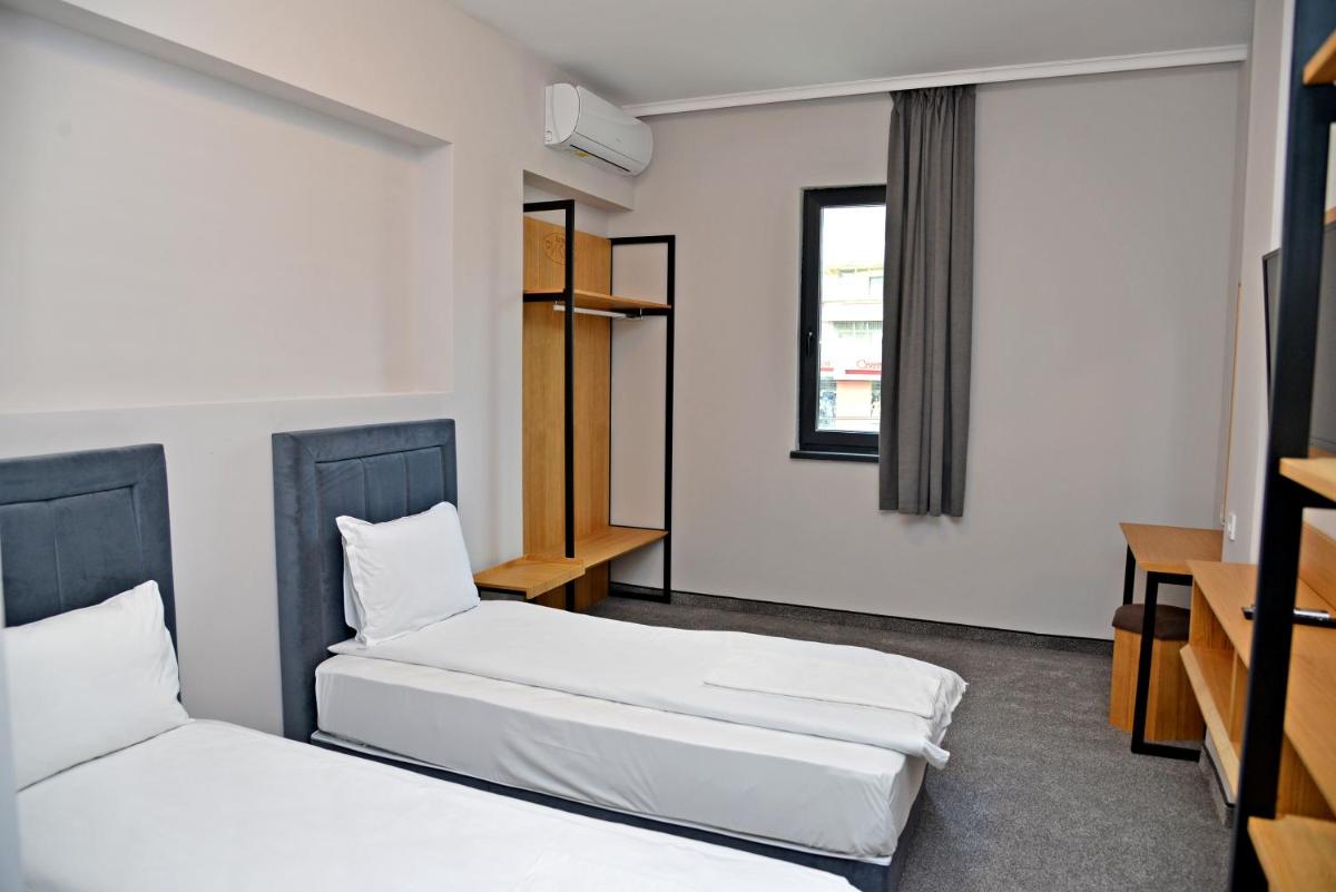 Hotel Ricas - Housity