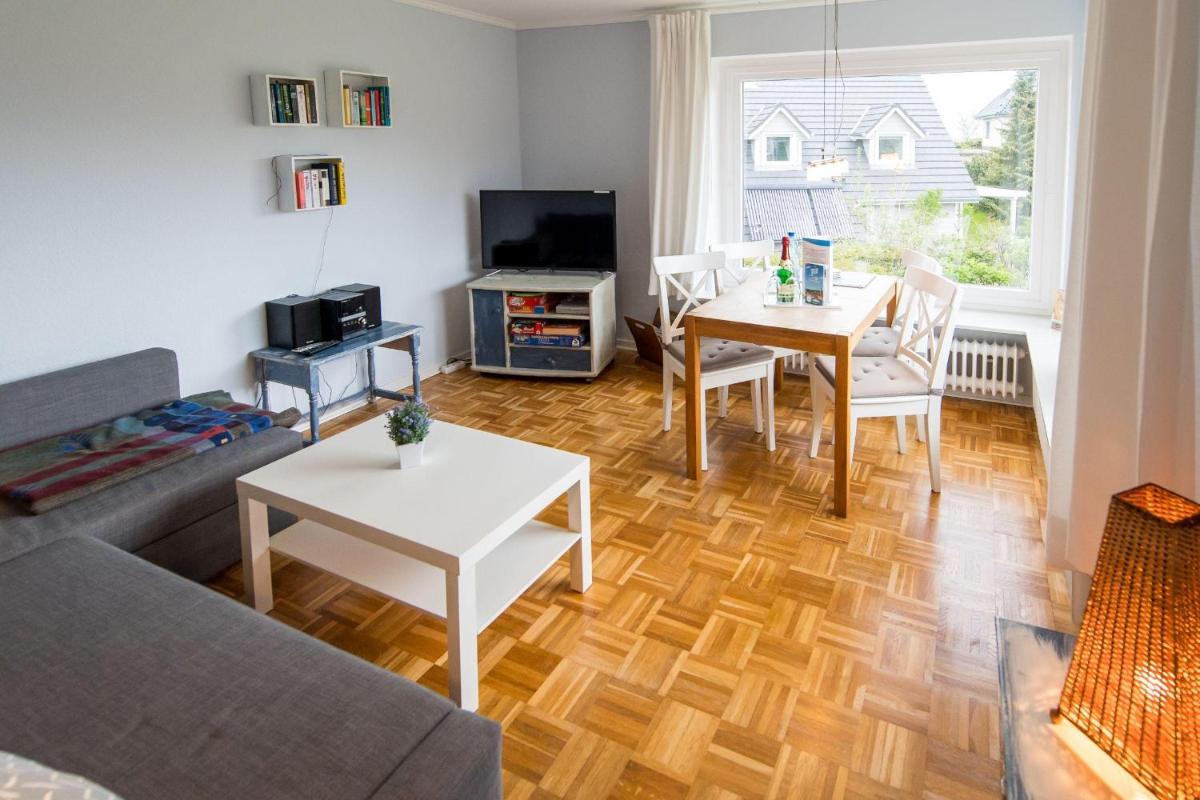 Seeblick II - gemütliche 60qm - ganzes Haus - 50m zum Naturstrand - mit Terrasse und großem Garten - Housity