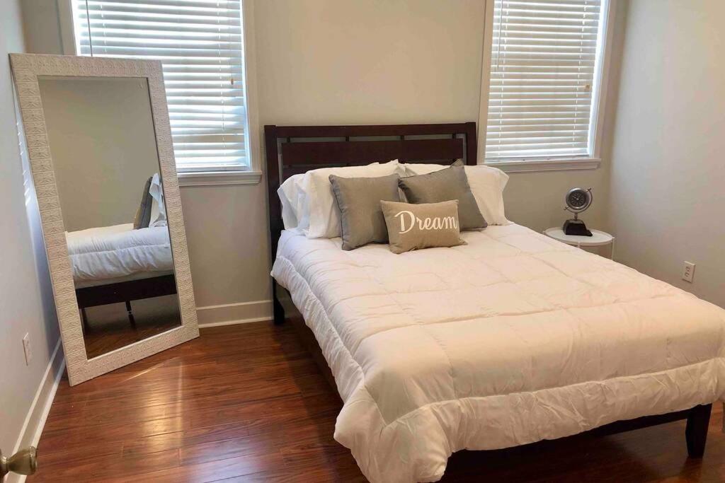 3 BR - Sleeps 12! Catch Sunset on Lake Ponchartrain - Housity