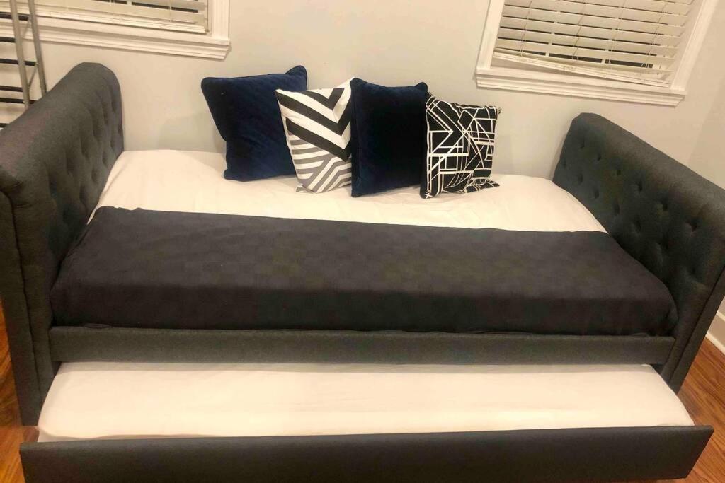 3 BR - Sleeps 12! Catch Sunset on Lake Ponchartrain - Housity
