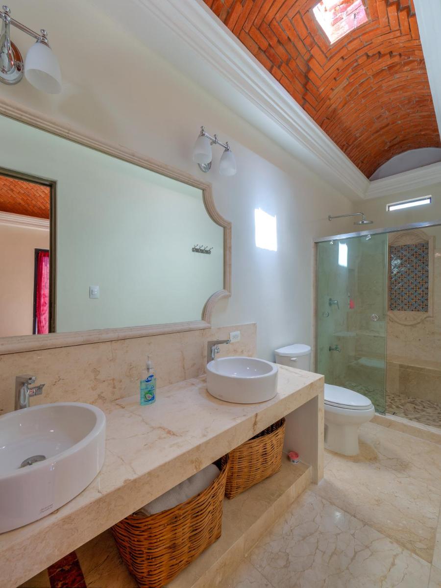 Casona Sirenas, a family home in historical Merida - Housity