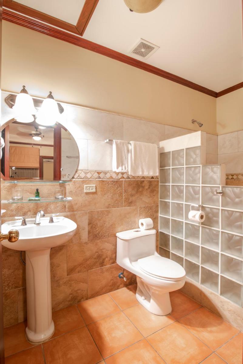 Hotel Casa Roland San Jose - Housity