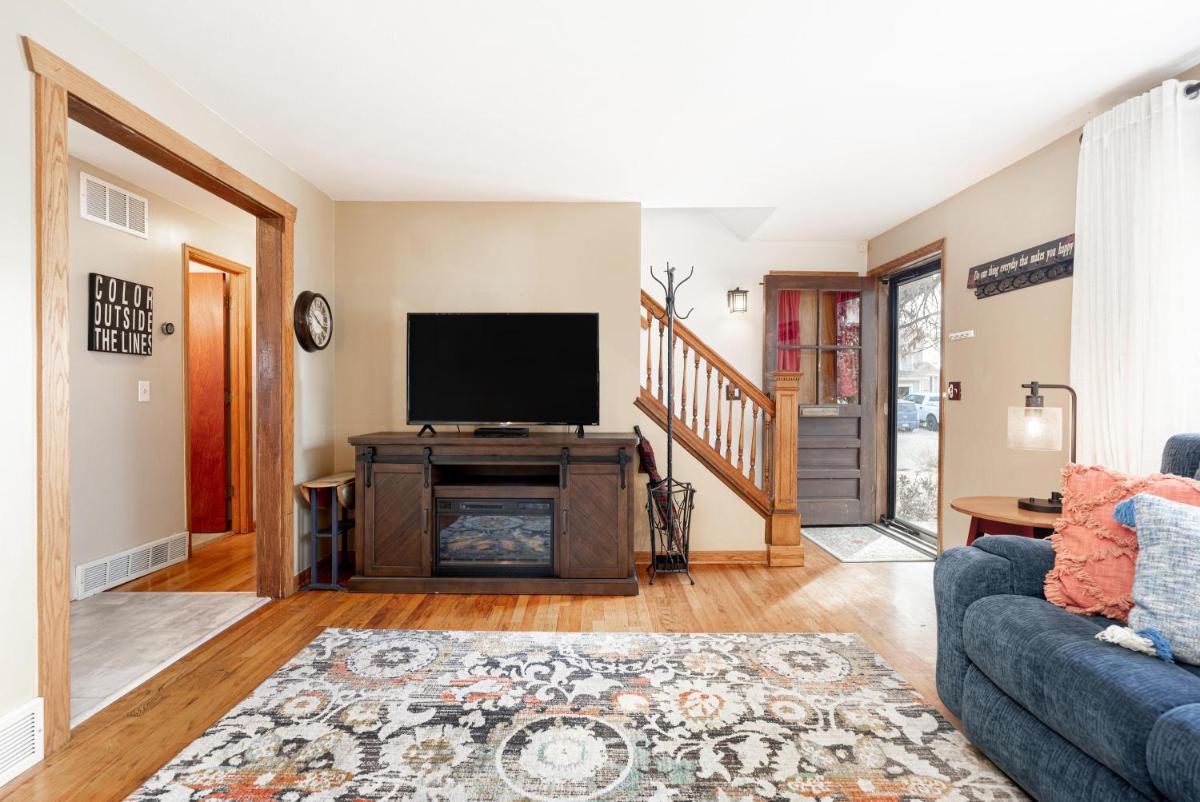 Sunny Family-Friendly - Home Away from Home! - Housity