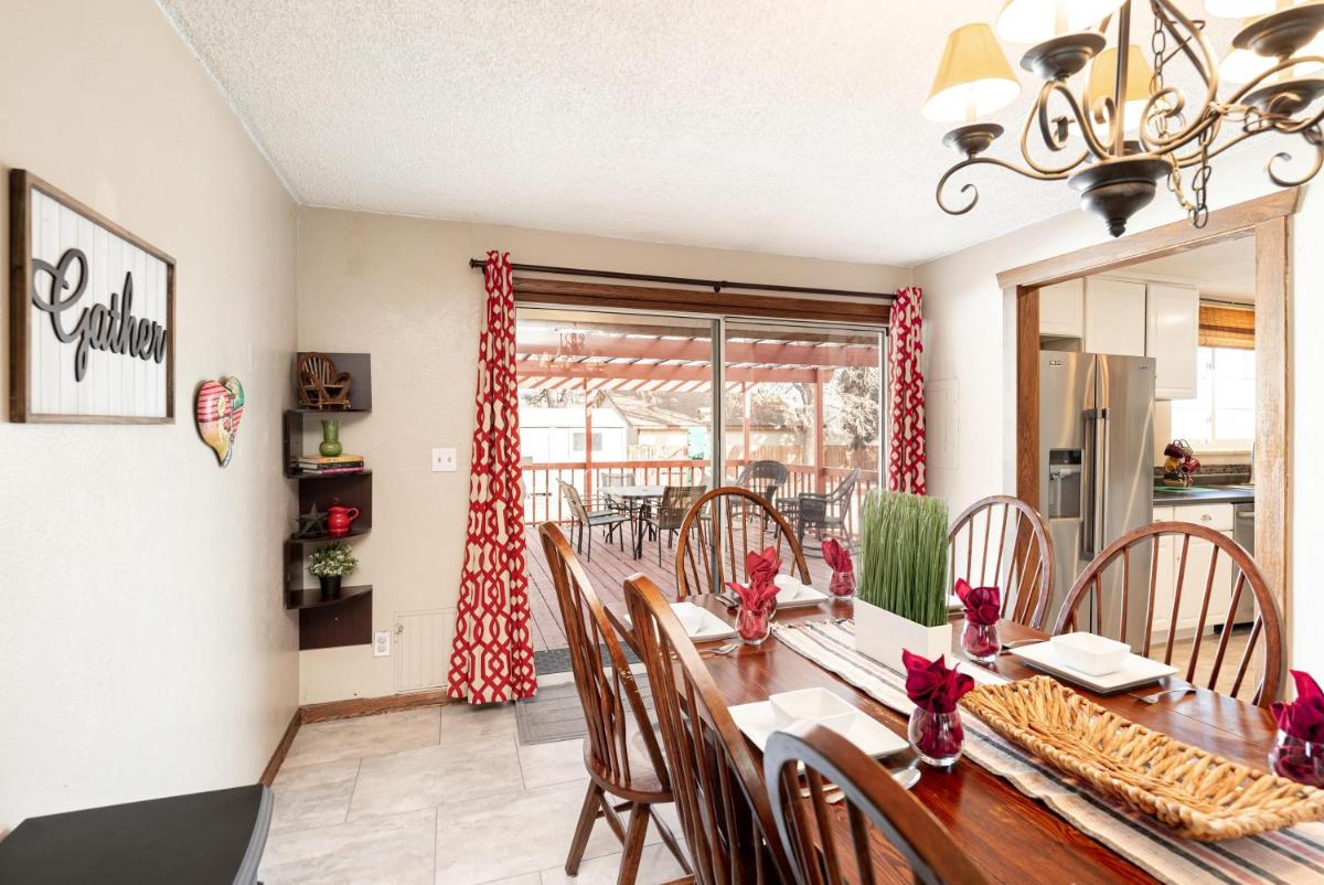 Sunny Family-Friendly - Home Away from Home! - Housity