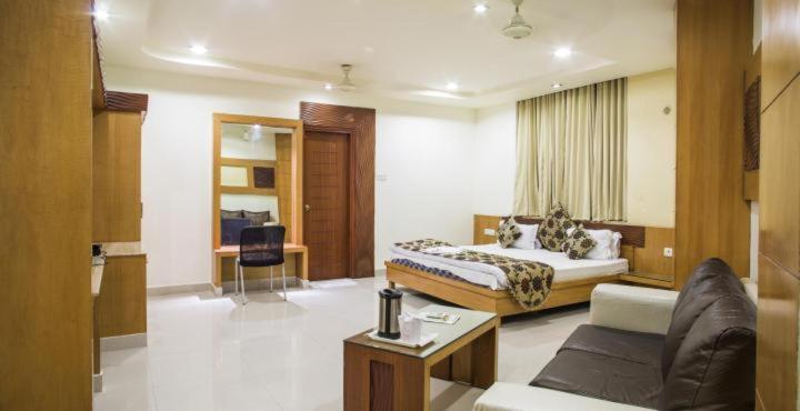 MANDAKINI PLAZA - Housity