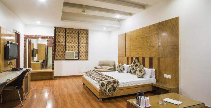 MANDAKINI PLAZA - Housity