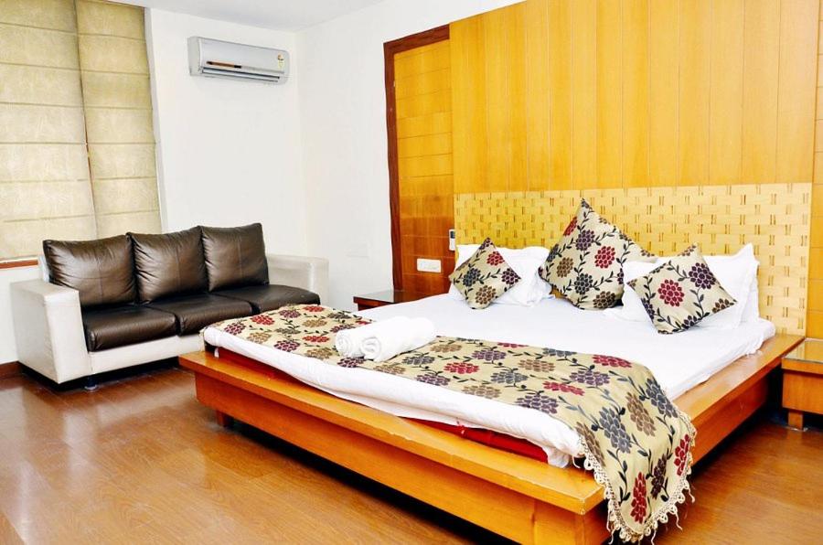 MANDAKINI PLAZA - Housity