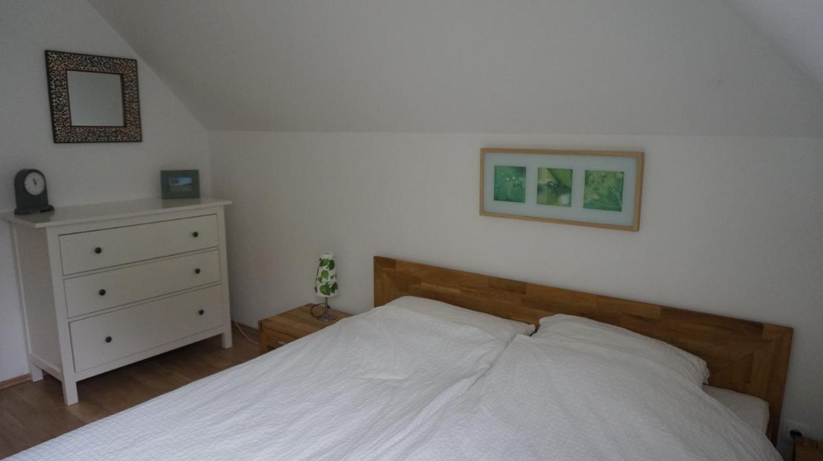 Lakeside House Strasen - Housity
