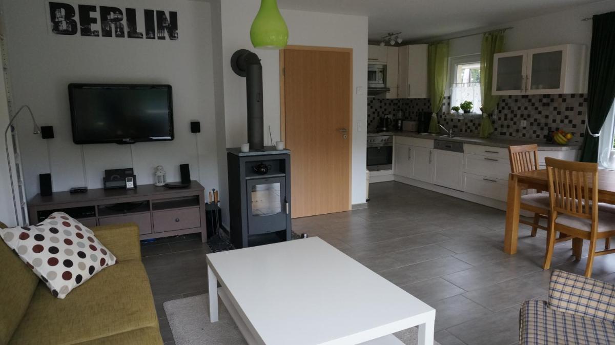 Lakeside House Strasen - Housity