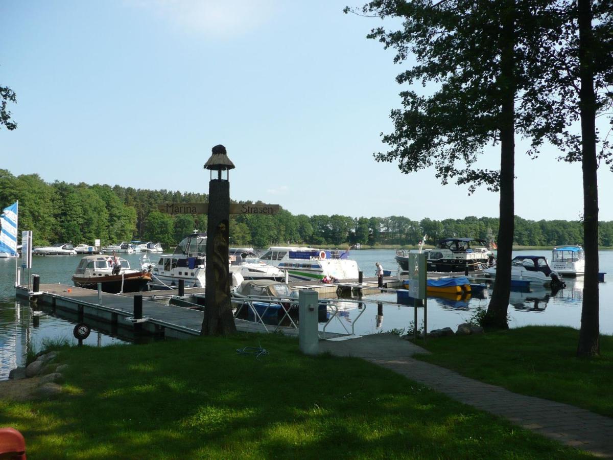 Lakeside House Strasen - Housity