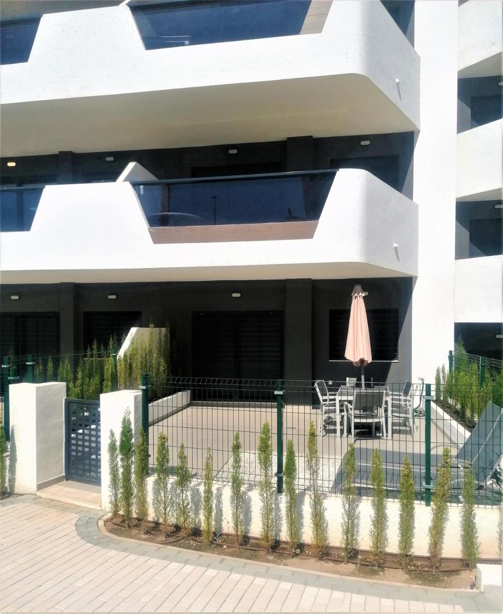 Cosy ground floor apartment with direct access to the pool - Housity