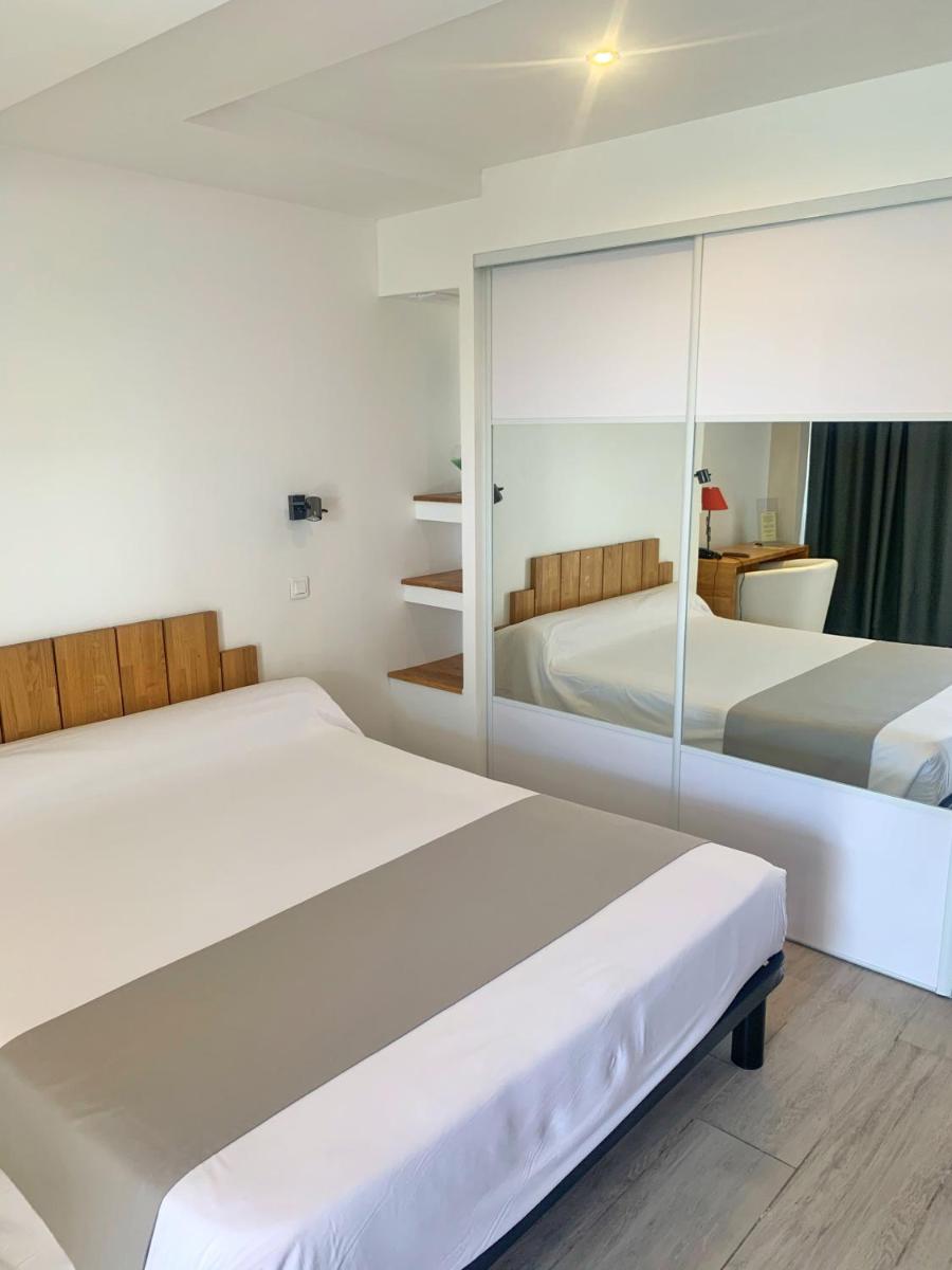 Un ou plusieurs lits dans un hébergement de l'établissement Hôtel Beau Soleil