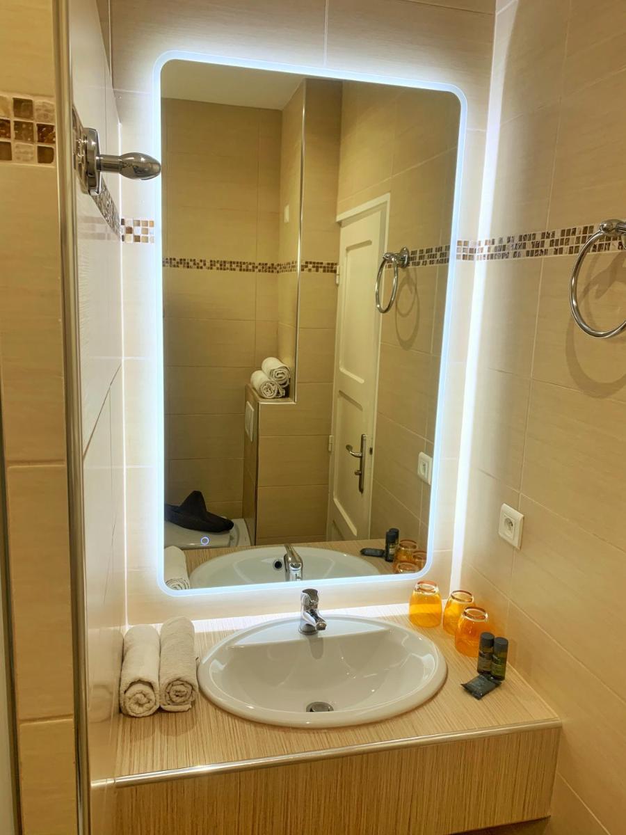 Salle de bains dans l'établissement Hôtel Beau Soleil