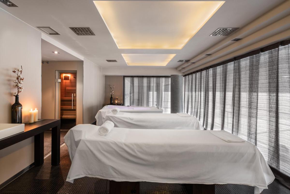 Cama o camas de una habitación en Valbusenda Hotel Bodega & Spa