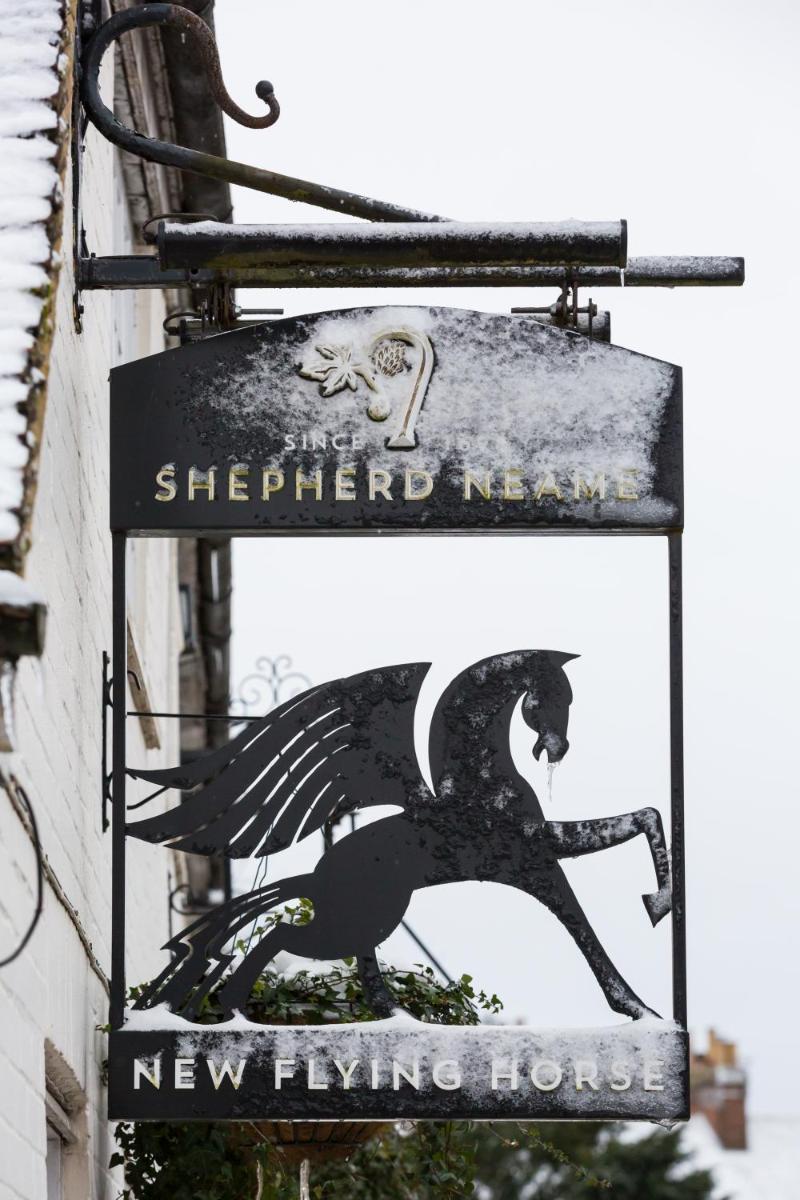 New Flying Horse Inn - Housity