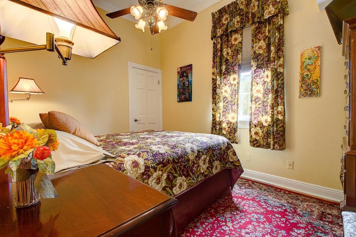 R&B Bed and Breakfast - Award Winning - Housity