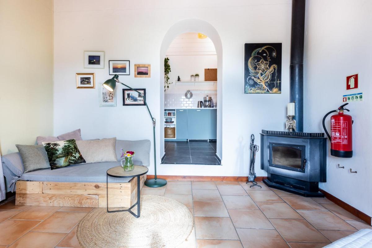 Cottage in historical town of Aljezur - Housity