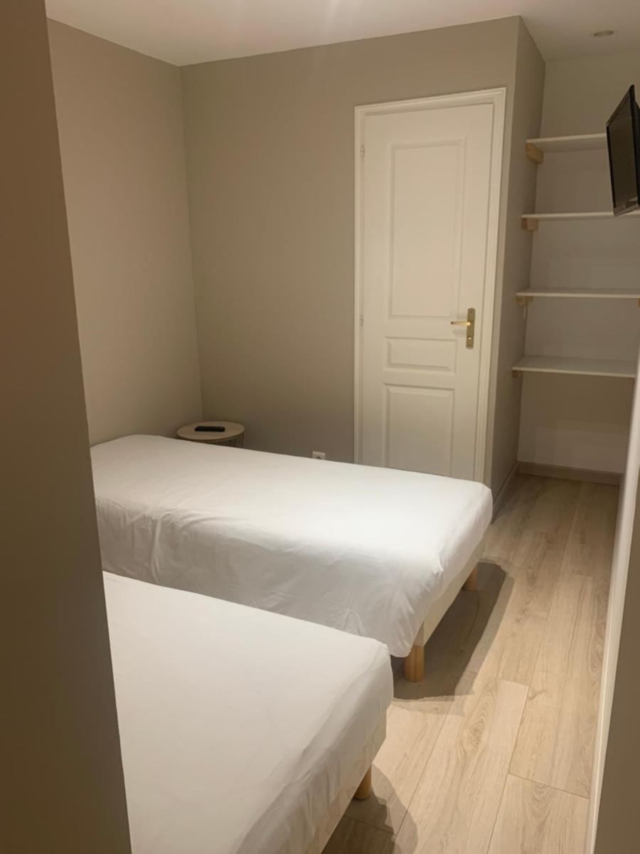 Un ou plusieurs lits dans un hébergement de l'établissement Hôtel Beau Soleil
