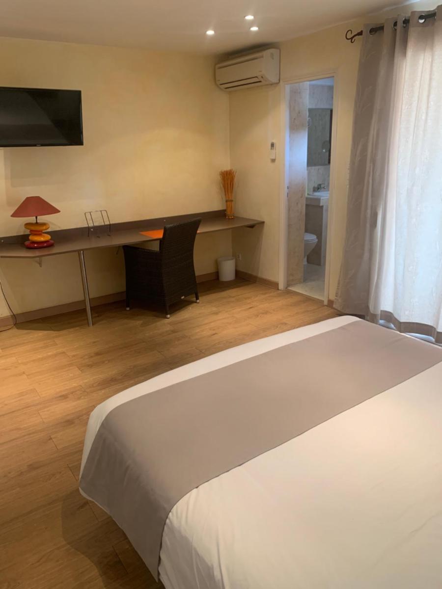 Un ou plusieurs lits dans un hébergement de l'établissement Hôtel Beau Soleil