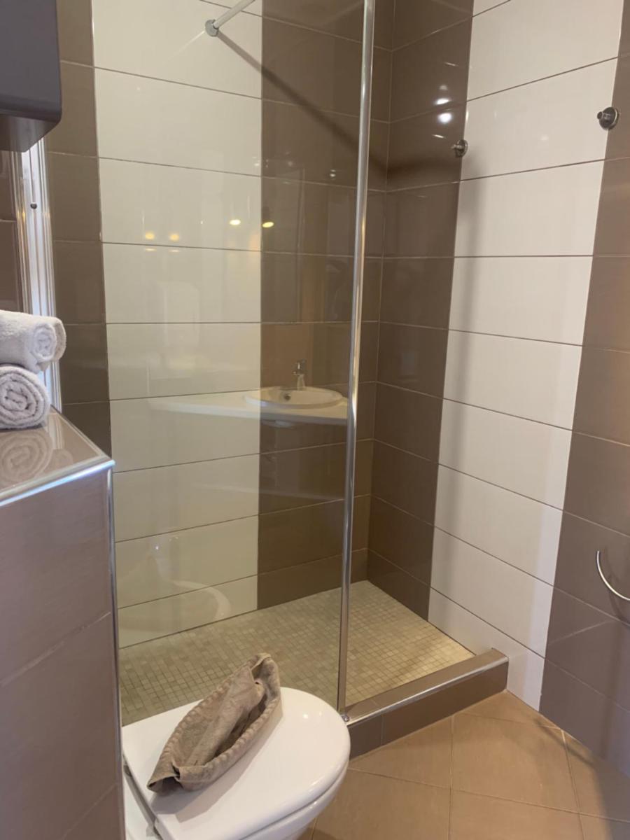 Salle de bains dans l'établissement Hôtel Beau Soleil