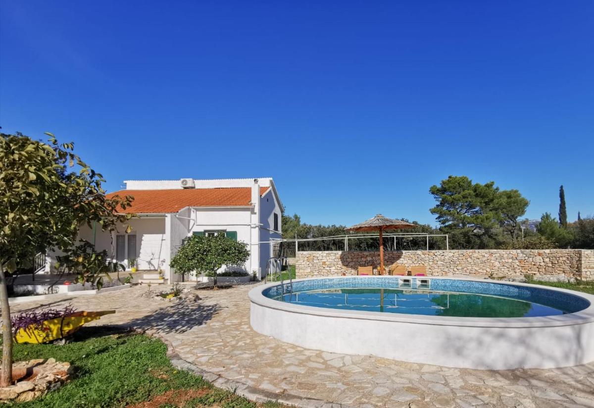 Hvar Mediterranean Ranch House - Housity
