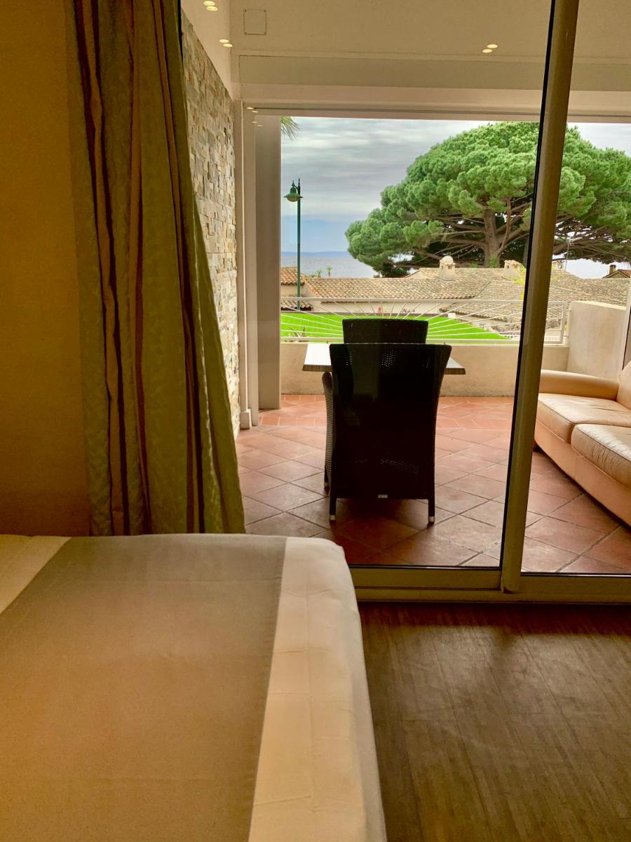 Coin salon dans l'établissement Hôtel Beau Soleil