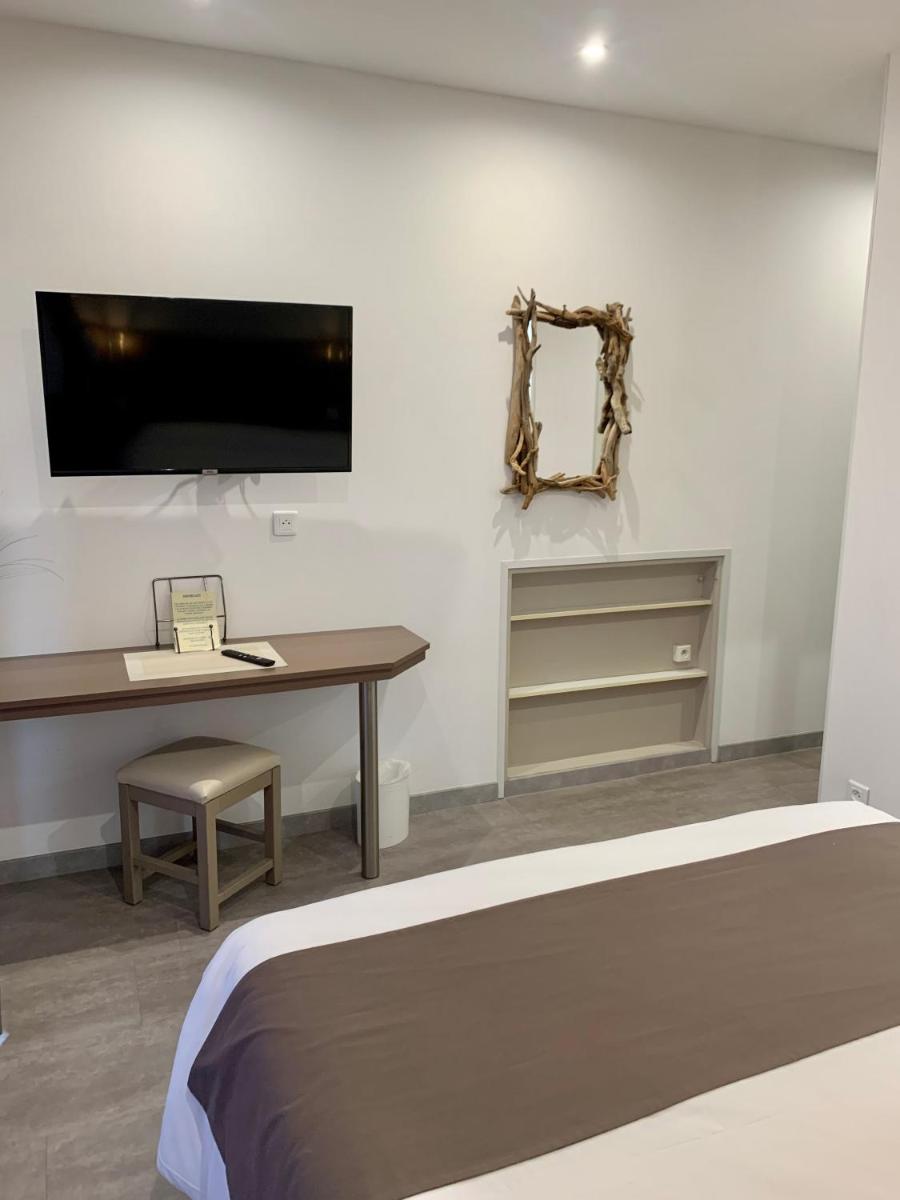 Un ou plusieurs lits dans un hébergement de l'établissement Hôtel Beau Soleil