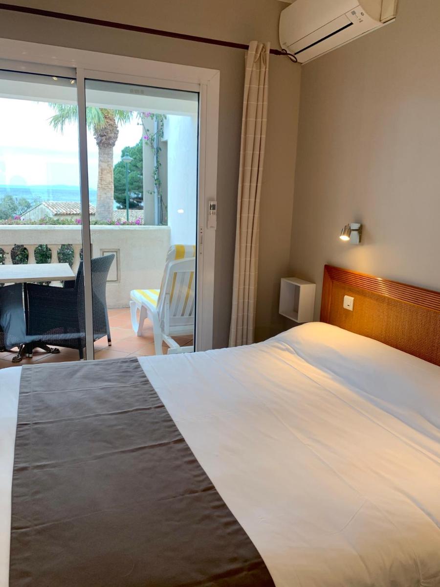 Un ou plusieurs lits dans un hébergement de l'établissement Hôtel Beau Soleil