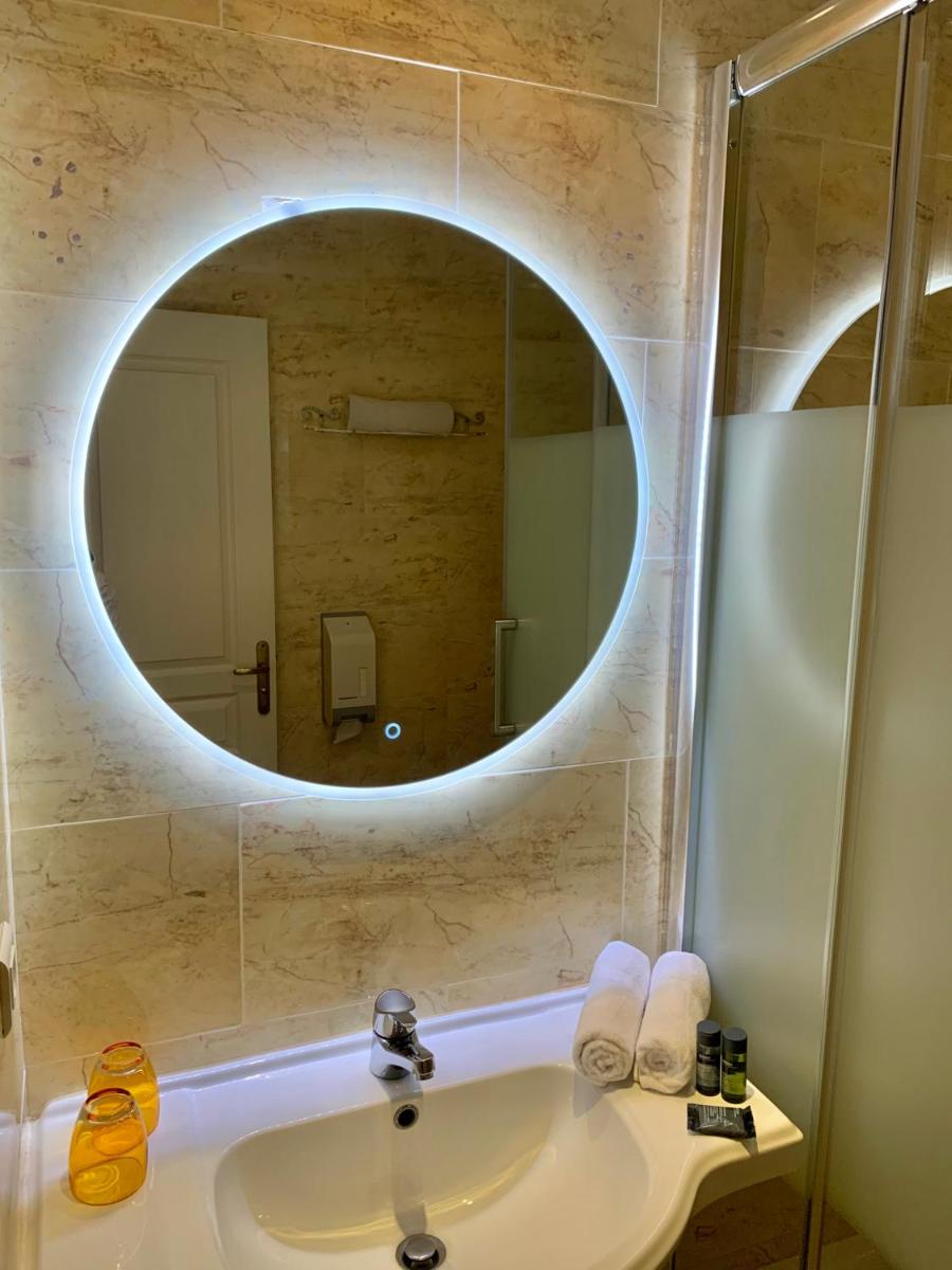 Salle de bains dans l'établissement Hôtel Beau Soleil
