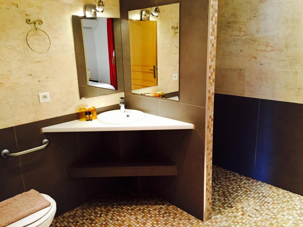 Salle de bains dans l'établissement Hôtel Beau Soleil