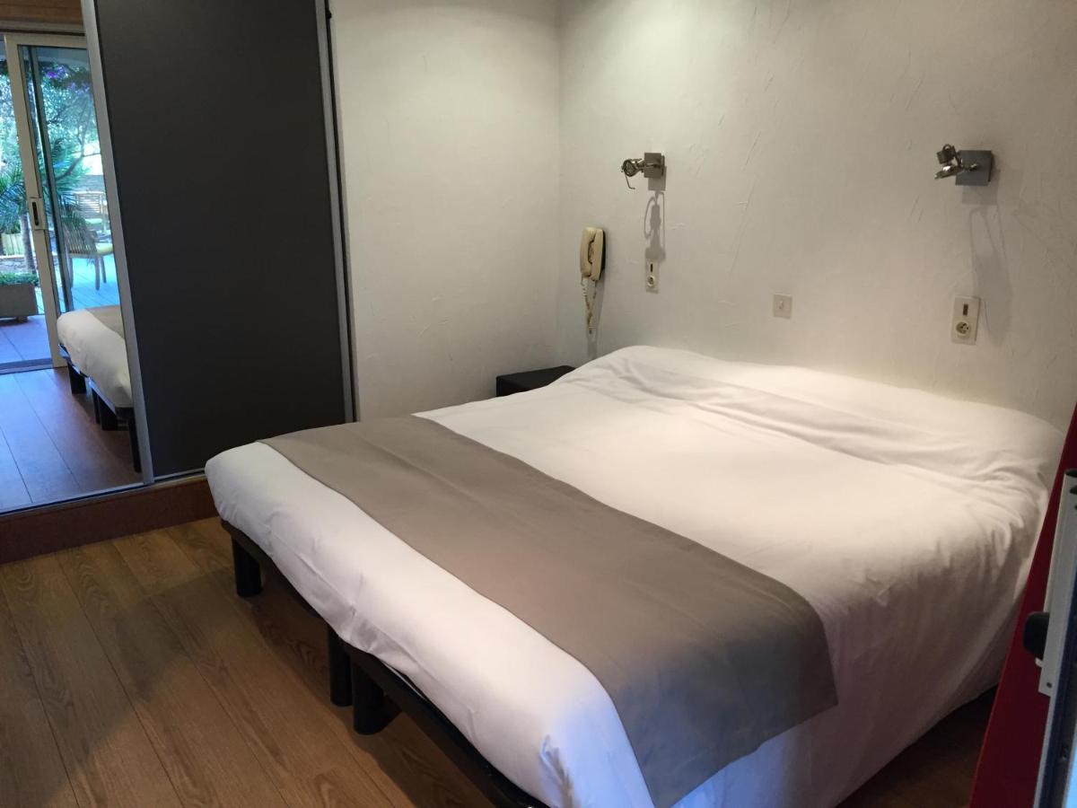 Un ou plusieurs lits dans un hébergement de l'établissement Hôtel Beau Soleil