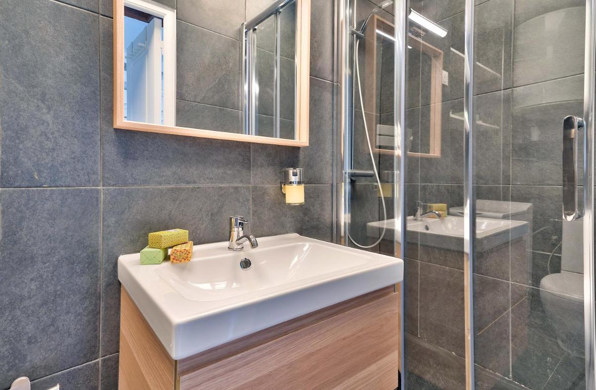 Pretty Mezzanine Studio in the Heart of Paris (2F) - Housity