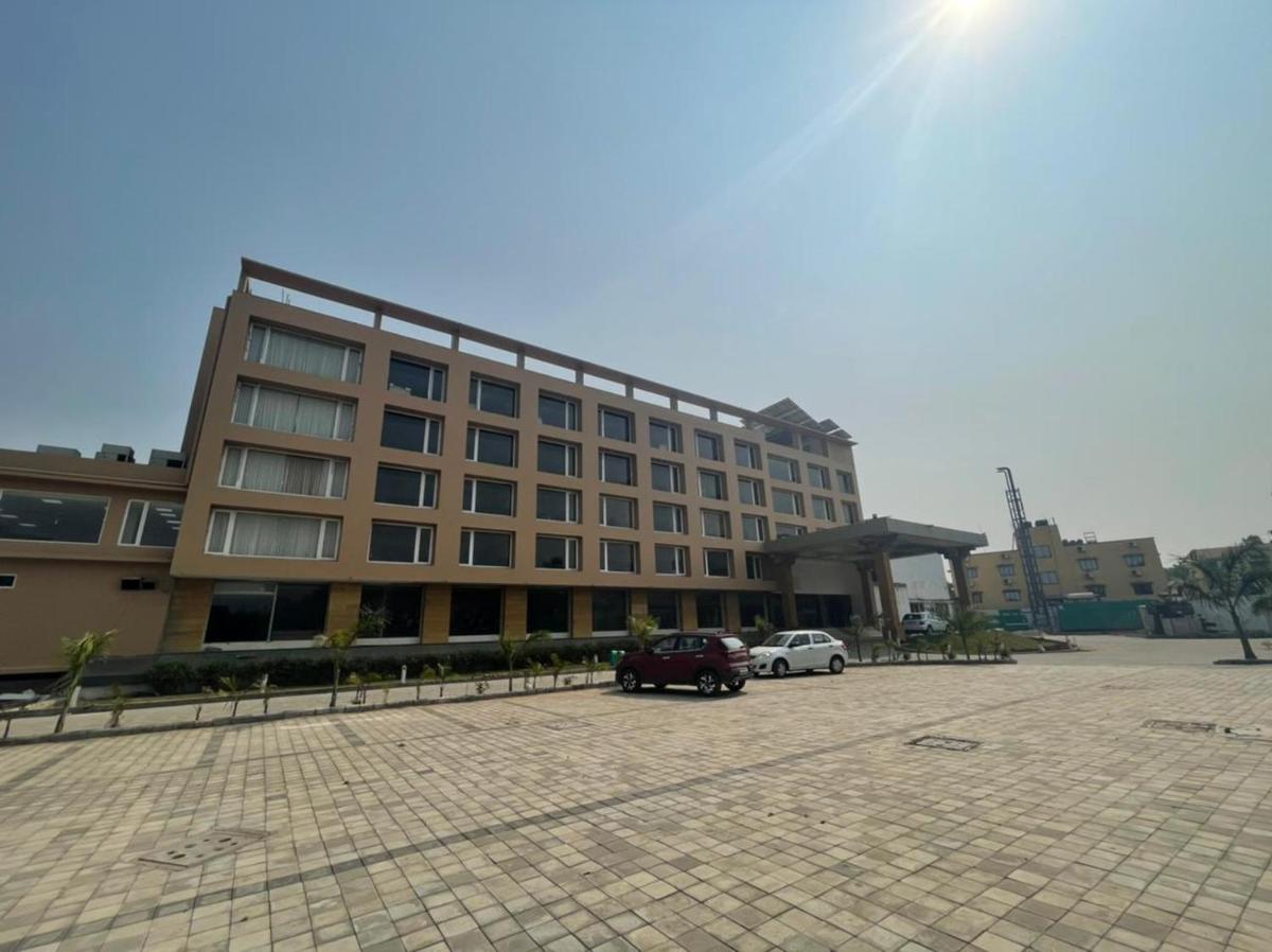 Devka Beach Resort - Housity