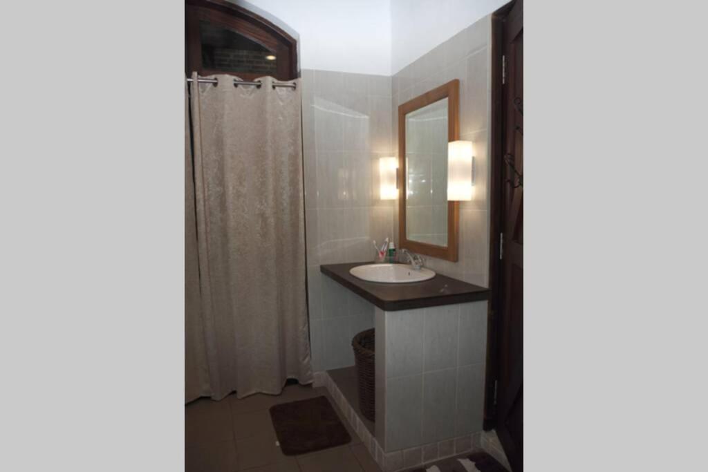 Entire Family Villa with Huge Garden and Swimming Pool - Housity